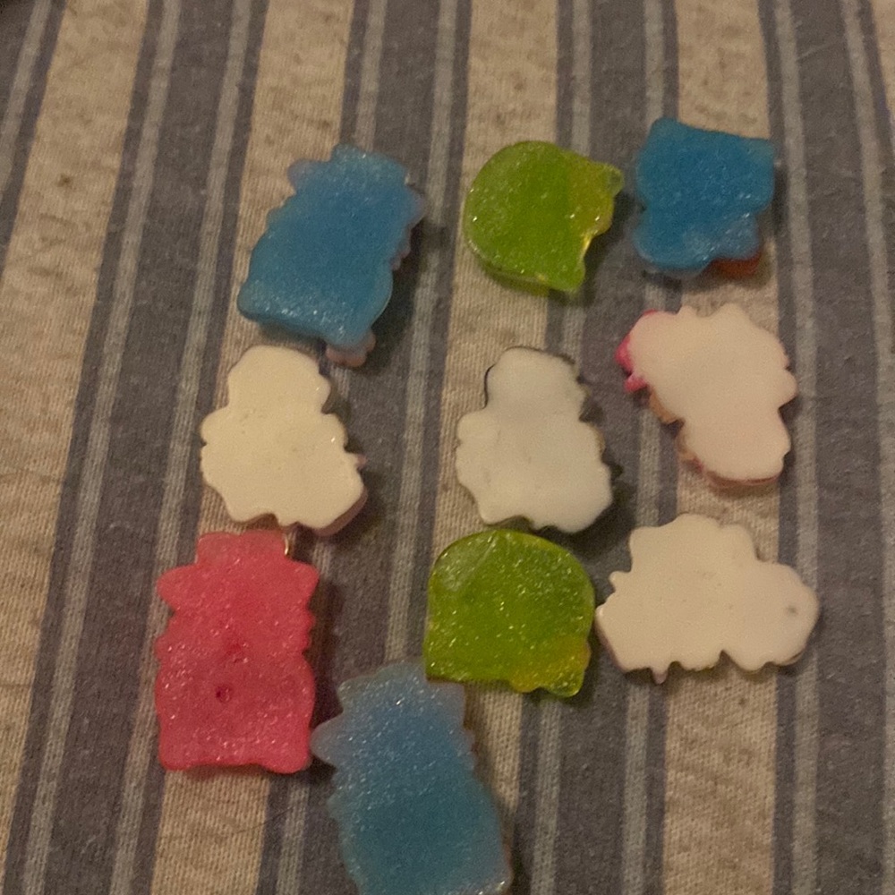 10PC set of flat backs Hello kitty charms - Picture 3 of 3